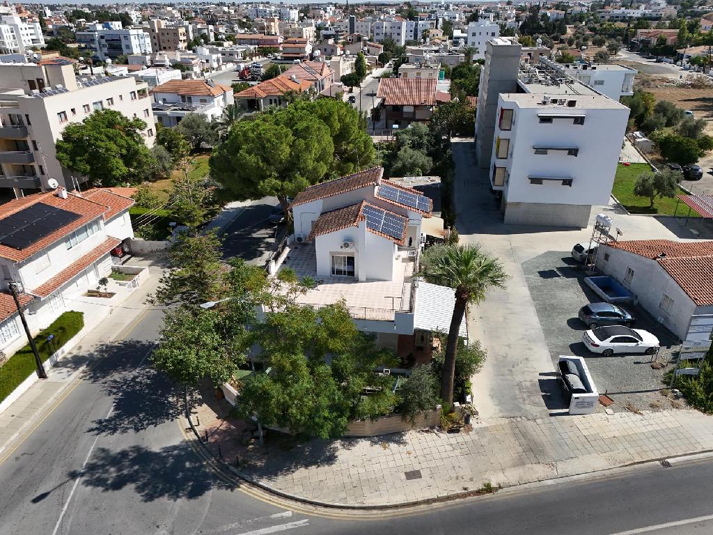 Detached house-Latsia-PR41250